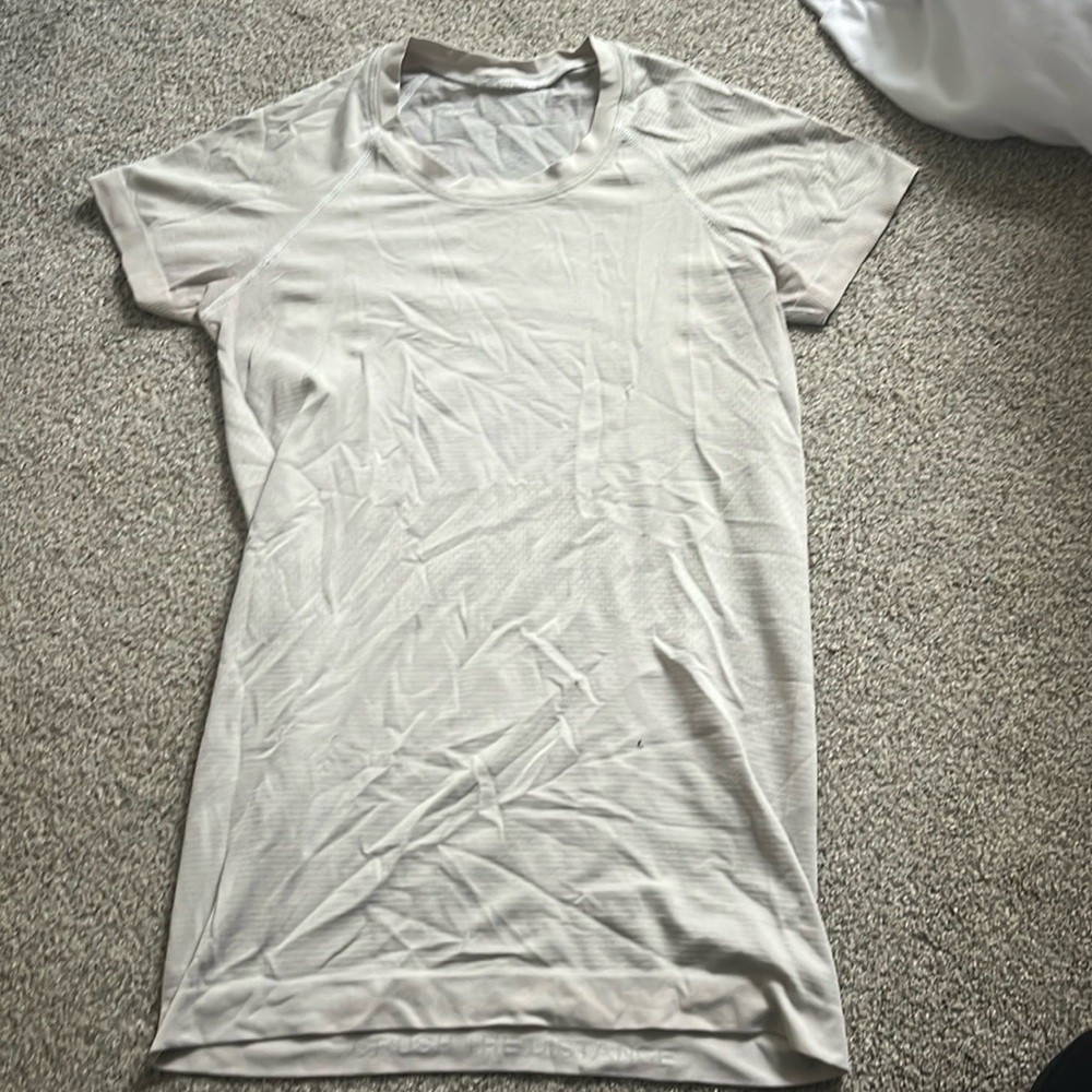 white lululemon swiftly tech short sleeve